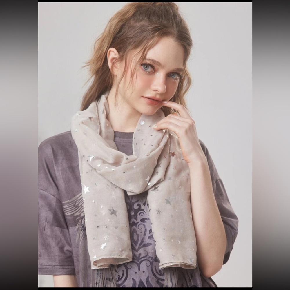 Star Pattern Scarf - Picture 2 of 4